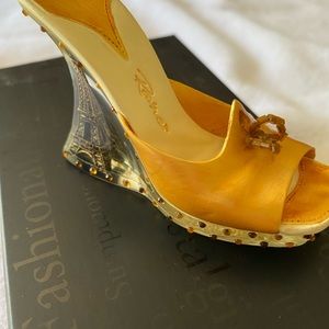 Just The Right Shoe “Ooh La La” New